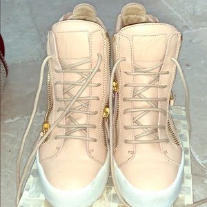 Giuseppe Zanotti and Kanye west hightops 🤩
